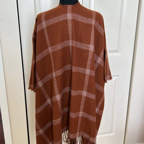 Window Plaid Fringed Ruana Poncho Shawl - Picture 3 of 3